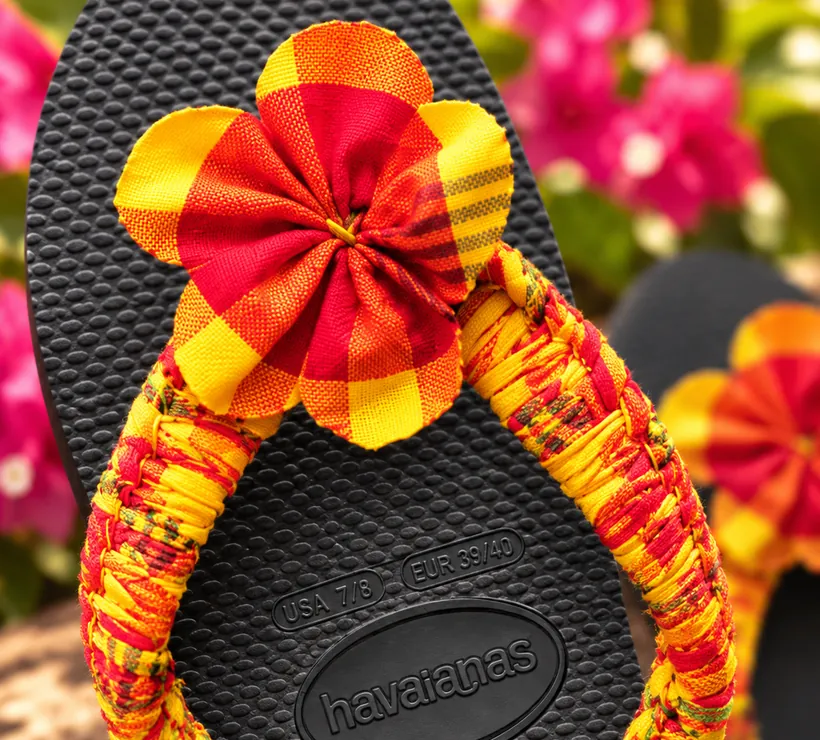 Paire de tongs madras faites main, brides nouées en madras rouge et jaune